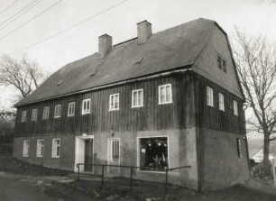 Deutschneudorf, Alte Brandleite 5. Alte Schule (Wohnhaus mit Ladeneinbau). Straßenansicht