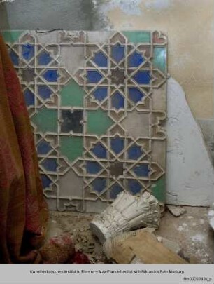 Teil einer Wandgliederung mit Flechtbandornamentik