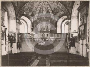 Langhaus der katholischen Dorfkirche Baitzen mit Orgelempore