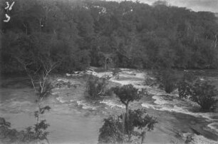 Stromschnellen : Blick auf Stromschnellen des Farmington Rivers.