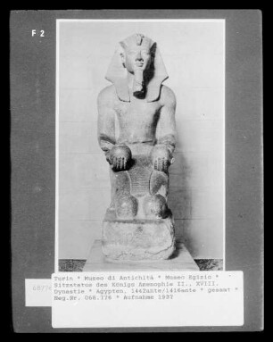 Sitzstatue des Königs Amenophis II., XVIII. Dynastie