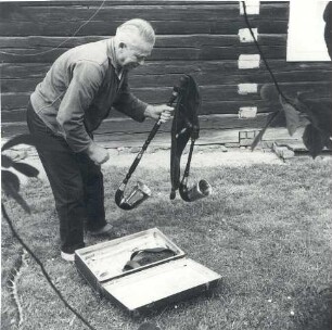 Mann mit Dudelsack : Volksmusik - Interpreten und Instrumente. Ort: Trjebin/ Trebendorf. Dudelsackspieler Hanzo Schuster mit Dudelsack