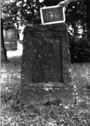 Grabstein 176 Texttafel fehlt: Grabstein 176