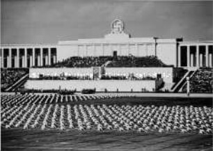 Vorführung von Arbeitsmännern am "Tag der Gemeinschaft" beim Reichsparteitag 1938
