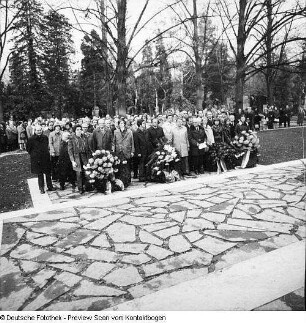 Johannisfriedhof Dresden, Einweihung einer Gedenkstätte für polnische und tschechische Staatsbürger, die in den Jahren des Faschismus in Deutschland (Dresden) ums Leben kamen