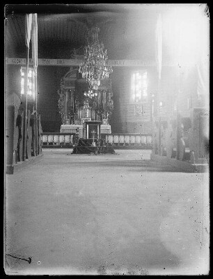 Unbekannte Ortschaft [Litauen/Weißrussland/Ukraine?]: Innenraum und Altarraum einer Kirche