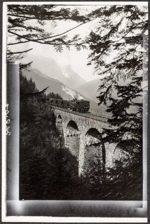 Österreich, Steiermark. Viadukt mit Präbichl-Bahn (Erzbergbahn)
