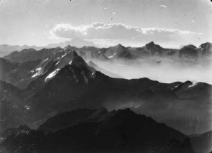 Nevado Mururata : Blick vom Nevado Mururata auf die umliegenden Berge und Täler.