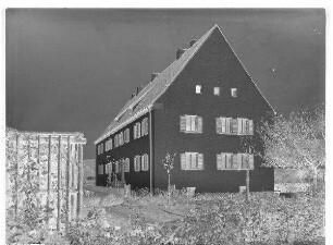 Staustufe Himmelstadt. Ansicht eines Gebäudes. Vgl. Aufnahme 222.