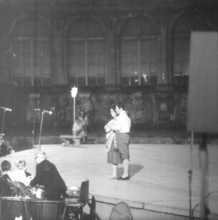 "Eine Nacht in Venedig" von Johann Strauß. Aufführung der Staatsoperette Dresden im Rahmen der Veranstaltungsreihe "Dresdner Sommer". Dresdner Zwinger, 12. Juni 1970