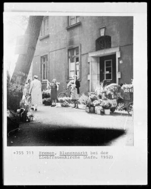 Blumenmarkt an der Liebfrauenkirche in Bremen
