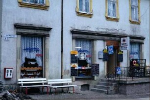 Haus wie voriges Bild, Eingangsbereich Verkaufsstelle