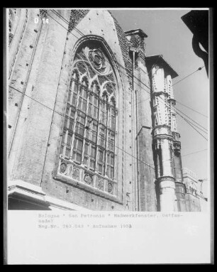 San Petronio — Ostfassade? & Maßwerkfenster