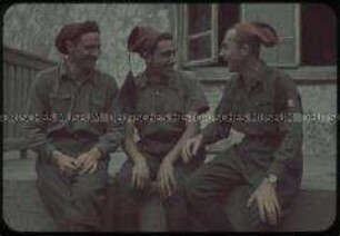 Italienische Soldaten mit Fes