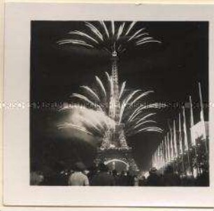 Paris, Weltausstellung, Feuerwerk am Eiffelturm