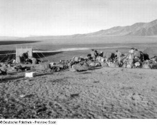 Indien. Kashmir. Ladakh. Salztonebene Aksai-tschin mit gleichnamigem See. Zeltlager an der Quelle südlich des Sees