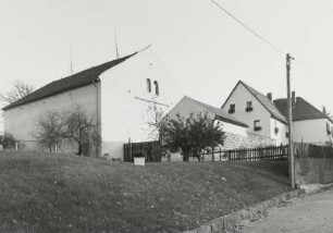 Mobschatz, Dreiseithof : Mobschatz (Kreis Meißen - Radebeul), Dreiseithof, Weinbergsweg 6, 19. Jahrhundert, Straßenansicht, Rückseiten