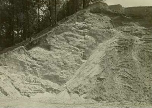 Jahnatal oberhalb Ostrau, Sandgrube am rechten Ufer oberhalb des Kalkwerk Münchhof. Feinschichtung des Schotters, Profil
