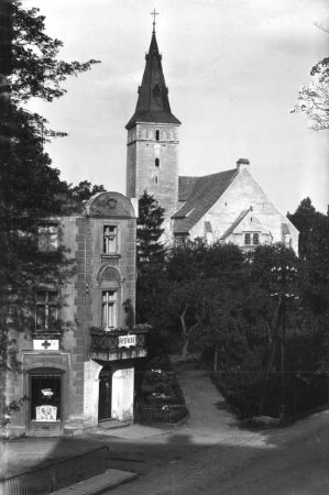 Kodersdorf-Rengersdorf. Ortsteilansicht mit Dorfkirche mit Apotheke und Dorfkirche Rengersdorf