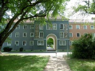 Eisenhüttenstadt: Wohnhaus Heinrich-Heine-Allee (WK III)
