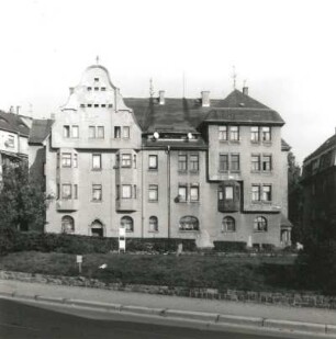 Reichenbach (Vogtland), Moritz-Löscher-Straße 32/30. Doppelwohnhaus (um 1915). Straßenansicht