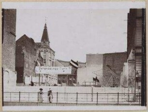 Ohne Titel (An der Friedrichsgracht, Baulücke mit "Vergnügungs-Park")