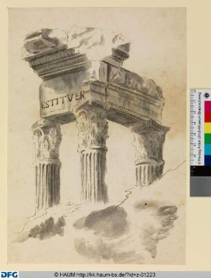 Die drei Säulen des Pronaos des Vespasiantempels auf dem Forum Romanum mit Architrav, Fries und Inschrift. "ESTITVER"