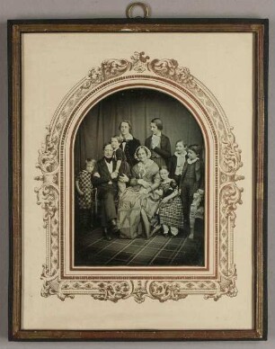 Johann P.L. Bartels mit seiner Frau Pauline, geb. Marschner und ihren sieben Kindern