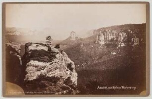 Sächsische Schweiz. Kleiner Zschand mit Lorenzsteinen, Winterstein und Bärenfangwänden. Blick vom Nordost-Sporn des Kleinen Winterberges nach Osten