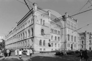 Hauptgebäude der Universität Lettlands (Latvijas universitāte) in Riga