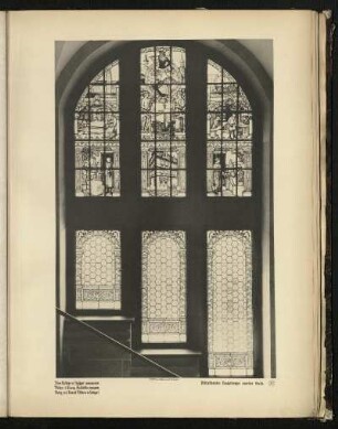 Mittelfenster Haupttreppe zweiter Stock.