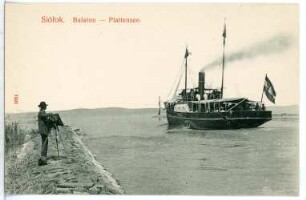 Siofok. Plattensee mit Dampfer Helka