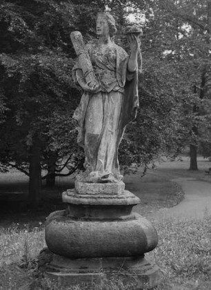 Statue einer weiblichen Person