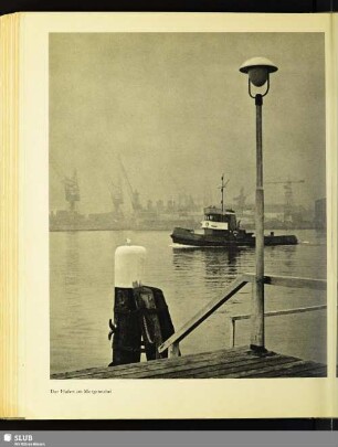 Der Hafen im Morgennebel