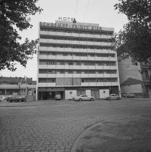 Eröffnung des "Hotel am Theater" in der Rüppurrer Straße.