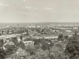 Dresden-Plauen. Blick vom Fichteturm über Südvorstadt, Gelände der Technischen Universität Dresden und Stadtzentrum