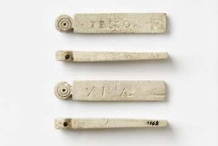 Längliche Tessera mit Aufschrift Trico (tessera lusoria?)