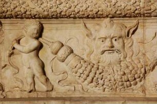 Neapel - Historisches Relief : Relief am Eingangsportal zur Festung Castel Nuovo über dem Hafen (13. Jh.) von Neapel. Aufgenommen 2006