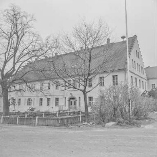 Pommritz, Lehrlingswohnheim : Pommritz. Lehrlingswohnheim (Rittergut Pommritz). Außenansicht