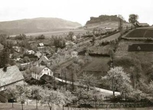 Reinhardtsdorf. Ortsteilansicht mit Kaiserkrone. Im Hintergrund Großer Winterberg