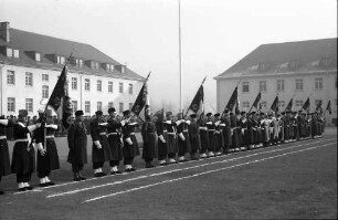Freiburg: Jean-Bart-Kaserne; Ehrenformation mit Fahne