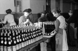 Oberrotweil: Winzergenossenschaft; Flaschenetikettierung und Versand