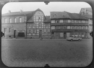 Osterwieck, Neukirchenstraße. Wohnhäuser (zum Teil mit Läden). Straßenfront