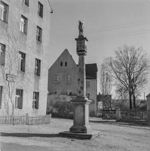 Crostwitz : Crostwitz. Betsäule mit segnendem Christus, Kirchberg