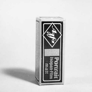 Kartonschachtel für Isopan-Rollfilm der Agfa Filmfabrik Wolfen