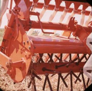 Fotografie: Bodenbearbeitungsgerät, Zinkenrotor, Drillmaschine, Minimalbearbeitung