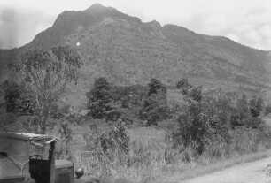 Straße nach Korogwe : Blick auf die Landschaft nahe Korogwe.