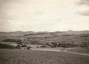 Zittauer Gebirge. Blick vom Hutberg bei Oderwitz aus. Blick nach Südsüdwest