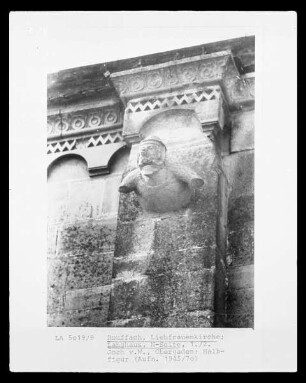 Halbfigur eines Mannes
