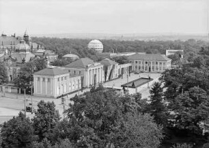 Ausstellungspalast an der Stübelallee : Dresden, Blick vom Turm der Ehrlichschen Gestiftskirche, links Ausstellungspalast, rechts Kunstausstellungsgebäude, dahinter Kugelhaus, am Horizont die Babisnauer Pappel und die Goldene Höhe
